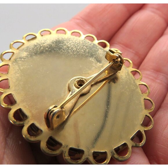 Vintage Floral Transfer Print Brooch 1.5" Black Gold Tone Scalloped Edge Pin - Picture 5 of 9